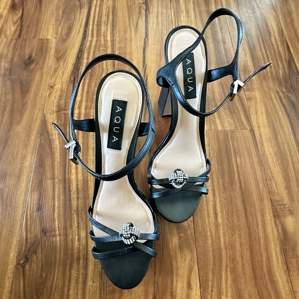 {Aqua} Platform Sandal Size: 7.5